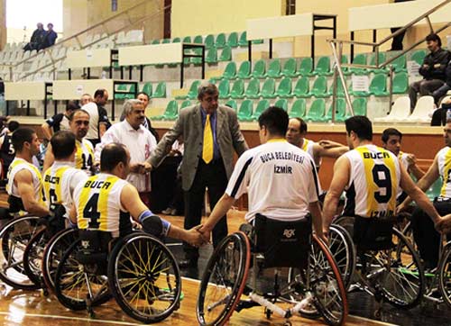 Buca Belediye Spor İzmir Derbisi'nden 100'ünün akıyla çıktı