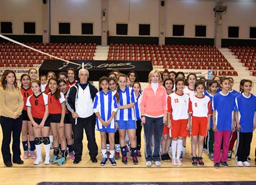 23 NİSAN SPOR ETKİNLİKLERİ VOLEYBOL TURNUVASI İLE BAŞLADI