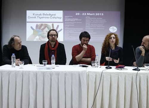 Çocuklar tiyatroya koşarak gelmeli 