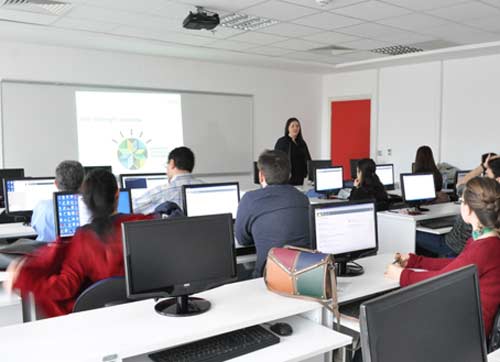 İzmir Üniversitesi öğrencileri IBM Mobil Geliştirme ve Bulut Çözümleri eğitimi aldı