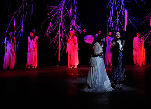 DÜNYA TİYATROLAR GÜNÜ'DE COŞKULU KUTLAMA