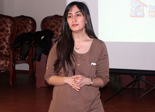 Karabağlarlı kadınlara enerji tasarrufu semineri 