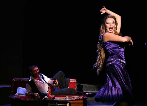 İzmir Devlet Tiyatrosu Beyoğlu Kantoları estirecek