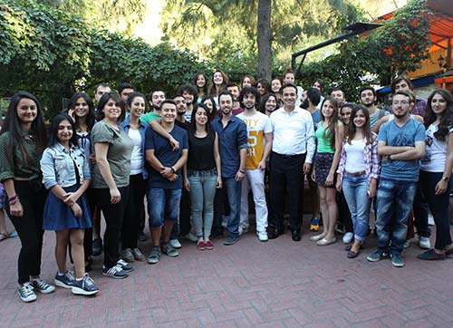 Bornovada gençlere tam destek