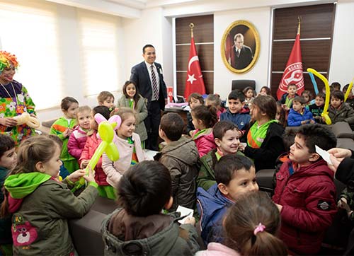 Miniklerden kadınlar günü ziyareti