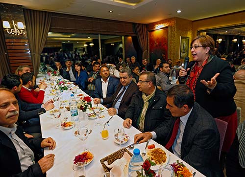 Romanlar Konak'ta tek yürek oldu