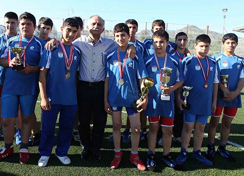 Geleceğin futbolcuları Bayraklıda yetişiyor