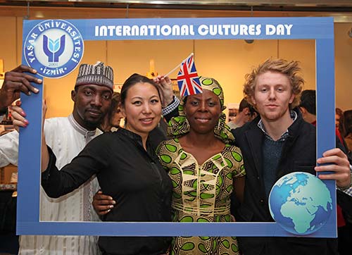 Farklı kültürler Yaşarda buluştu 