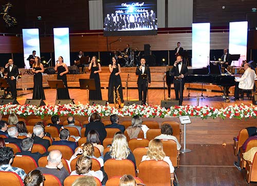 Öğrenciler için dünyanın müziği seslendirildi