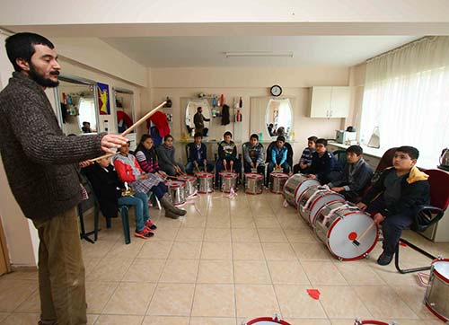 Bayraklıdan 23 Nisana özel kutlama