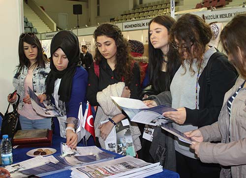 Ege Üniversitesi Liselilere Kapısını Açtı