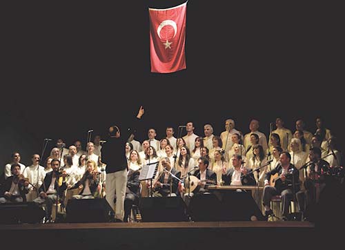 Medeniyetler Korosu İzmirlilerle buluşuyor.