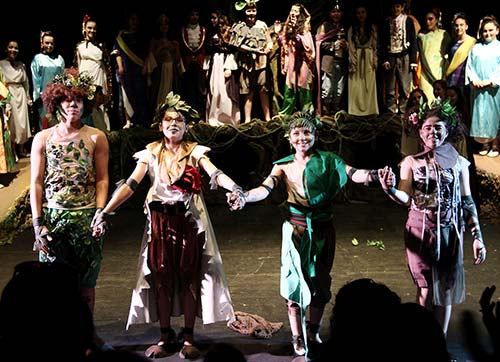 Bornovada çocuklar, çocuk oyunlarıyla sahneye çıkacak