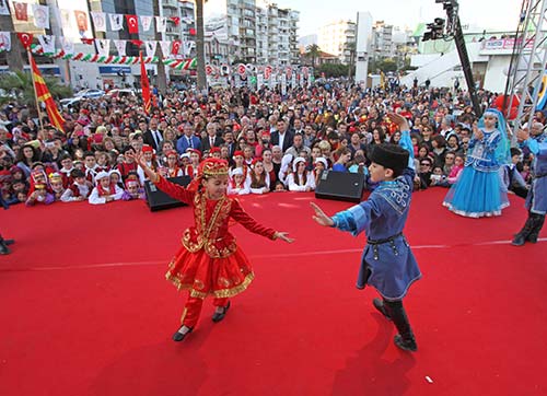 Karşıyakada 23 Nisan coşkusu