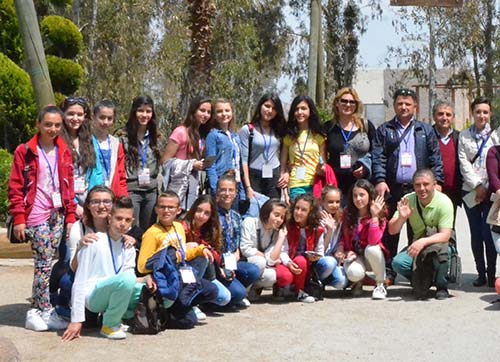 Bidünya çocuk Dikilide barış için el ele verdi