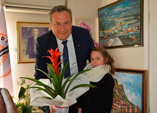 Dikilide 23 Nisan coşkusu