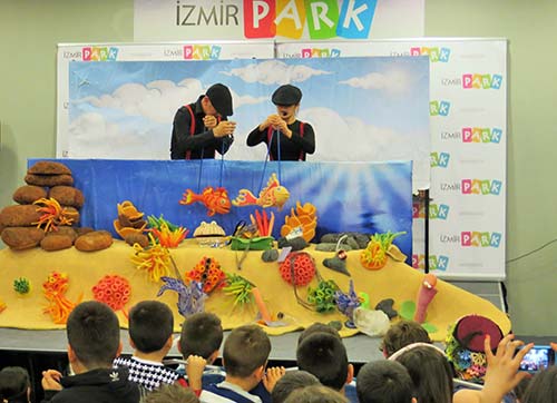 İZMİR PARKTAN ÇOCUKLARA 1000 KİTAP!