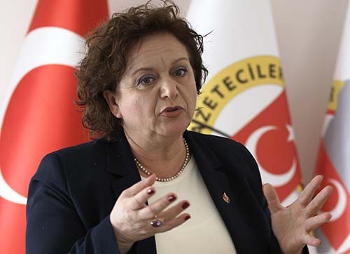 MHP Bizimle yürü İzmir toplantısında gazetecilerin üzerine yürüdü!