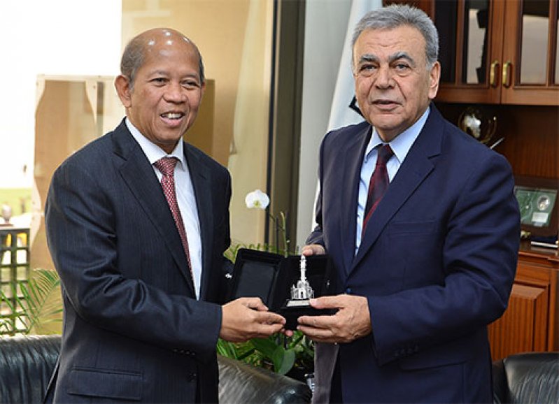 İzmir mercek altında