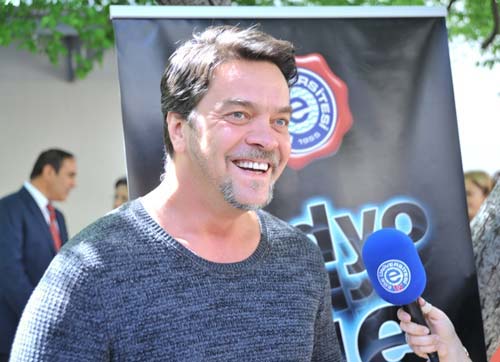 Beyaz, tahtını korudu