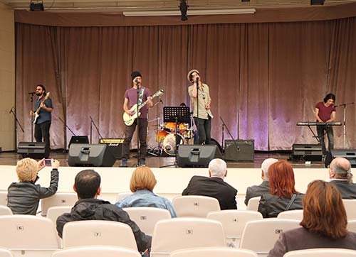 Bu konser can dostlar için