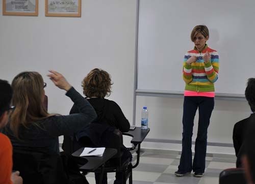 Her birimde işaret dili bilen olacak