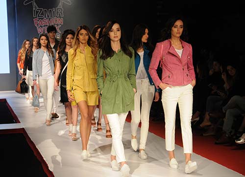 Modanın kalbi Karşıyakada attı 