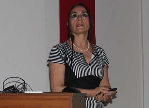 Diş hekimleri, oldukça biçimsiz pozisyonda saatlerce çalışıyor