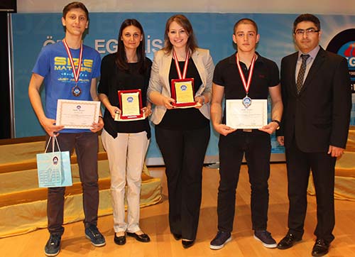 FEN VE ARAŞTIRMA PROJELERİ YARIŞMASINDA ÇİFTE BİRİNCİLİK