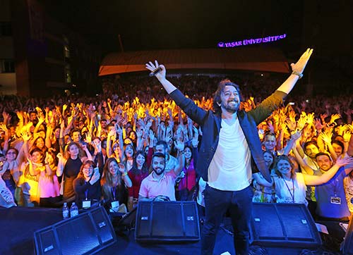 Şarkılar Fettah Candan, eğlenmesi gençlerden 