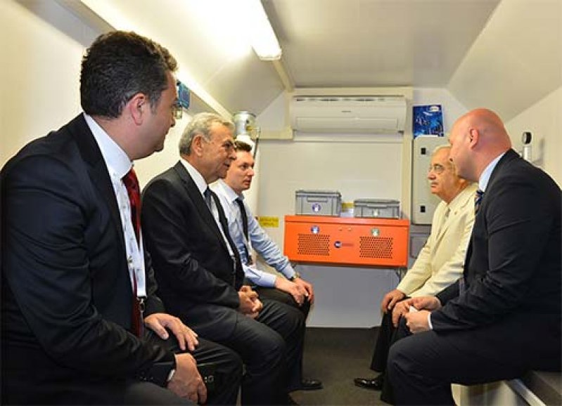 Gözler yaşam odasında