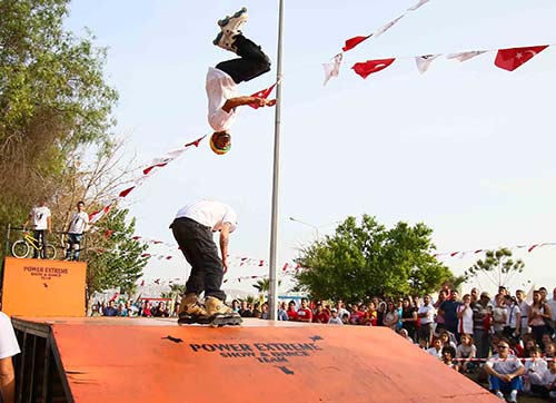 Bayraklıda gençlik festivali tam gaz sürüyor