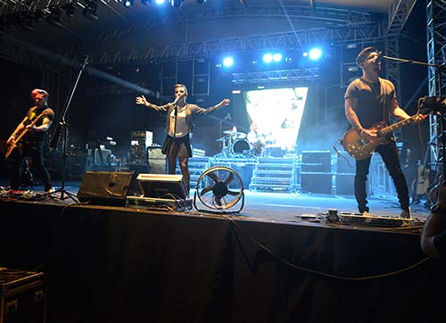 DOKUZ EYLÜL BAHAR ŞENLİĞİ MODEL VE GRİPİN KONSERLERİYLE BAŞLADI