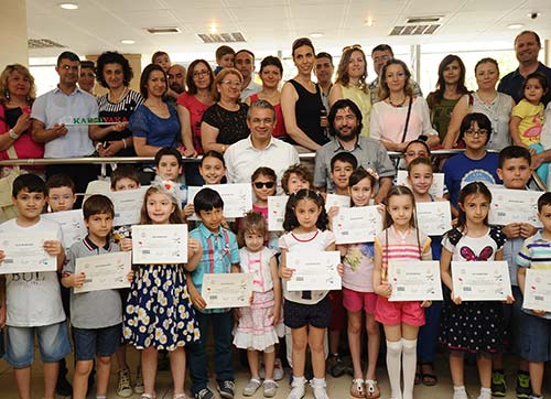 Minik karikatüristlerin sergi heyecanı