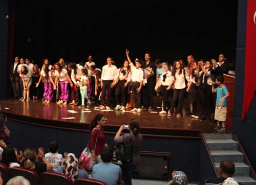 Tire Belediyesi Tiyatro Topluluğundan Gençlik Şöleni