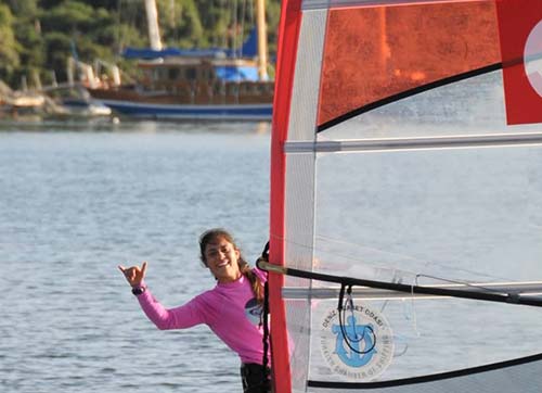 MİLLİ SÖRFÇÜ DİLARA, UMMANA YELKEN AÇACAK