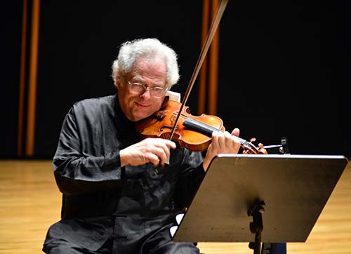 Klasik müziğin süperstarı gönülleri fethetti