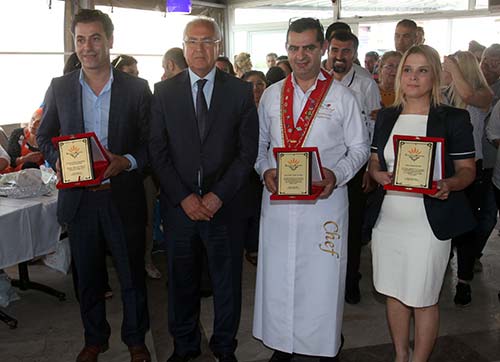 Karabağlarda yöresel yemekler yarıştı