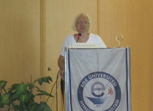 Prof.Dr.Gülümser Argon Hemşirelere Birikimini Aktardı