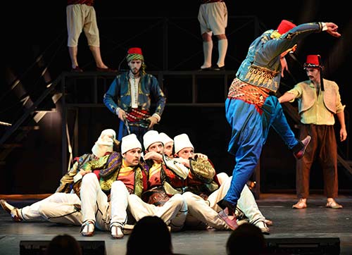 EFELER AKMYİ İNLETTİ