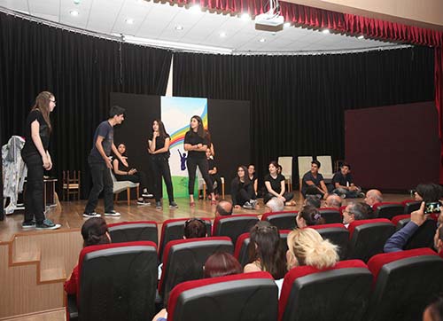 Ustalara taş çıkarttılar