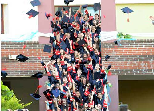 GELİŞİMLİLERİN MEZUNİYET COŞKUSU