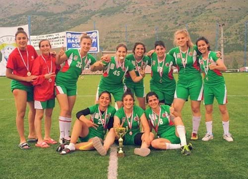 Bostanlı'nın kızları ragbide yine Türkiye Şampiyonu!.