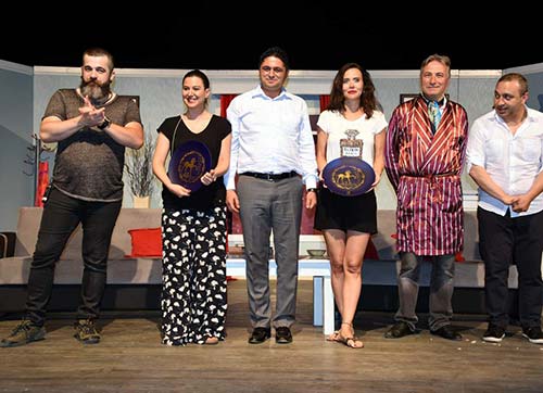 AŞKA OLAN MEYLİM SENİN YÜZÜNDEN ALİAĞADA SAHNELENDİ