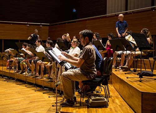 ÇAĞDAŞ SESLENİŞLER İÇİN KOROLAR BULUŞTU