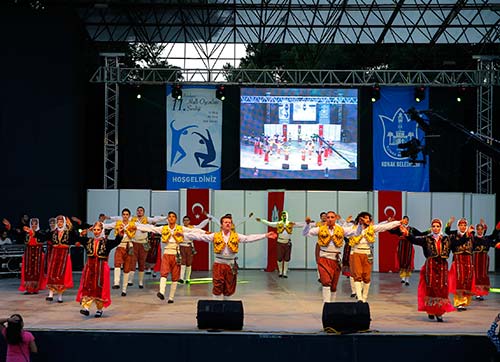 Konakta halk oyunları rüzgarı esti