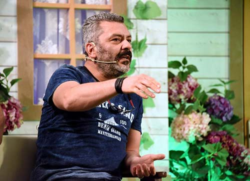 DİZİ ÇEKMEYEN TİYATROCU AÇ KALIR