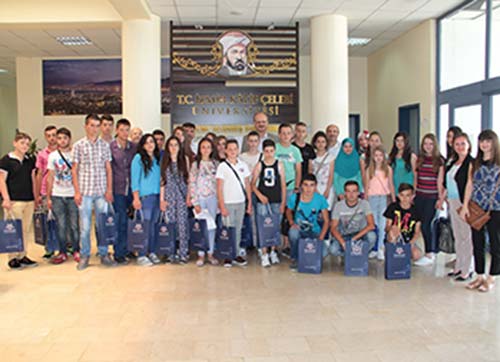 MAKEDONYALI TÜRK ÖĞRENCİLER İKÇÜYÜ ZİYARET ETTİ