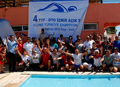 FOÇA'DA ŞAMPİYONLUĞA KULAÇ ATTILAR