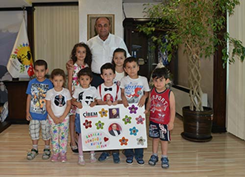 Babalar Gününde İlk Sürpriz Miniklerden